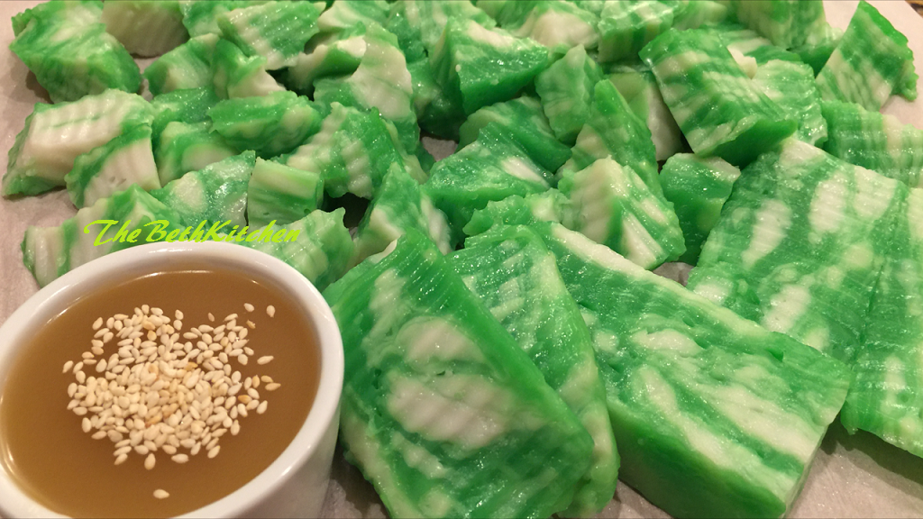 Bánh Đúc Lá Dứa Nước Đường Thốt Nốt - Pandan Rice Cake with Coconut and Palm Sugar Syrup