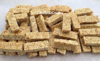 Kẹo Thèo Lèo - Kẹo Đậu Phộng - Cruchy Peanut and Sesame Candy