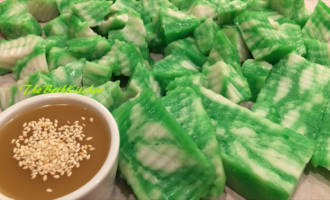 Bánh Đúc Lá Dứa Nước Đường Thốt Nốt - Pandan Rice Cake with Coconut and Palm Sugar Syrup